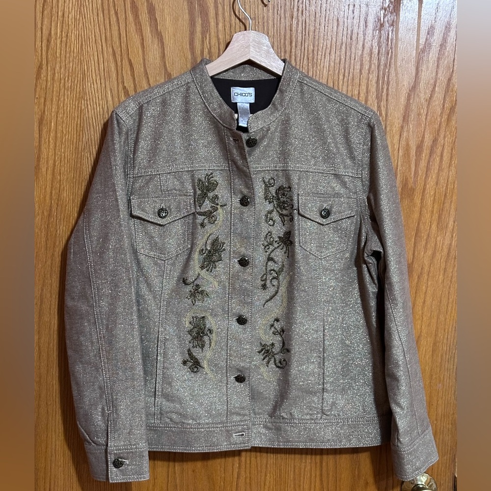 Chico's sz 2 Lustrous Gold Gleam jacket metallic‎ finish front floral embroidery